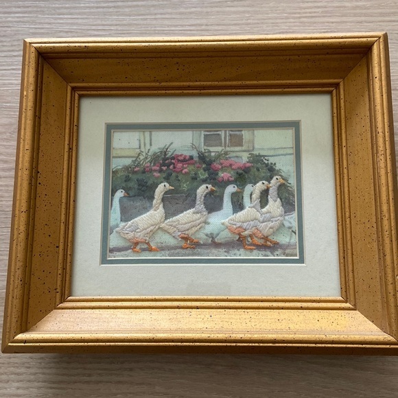knitted geese picture frame 🖼️ 🪿 - Picture 1 of 6